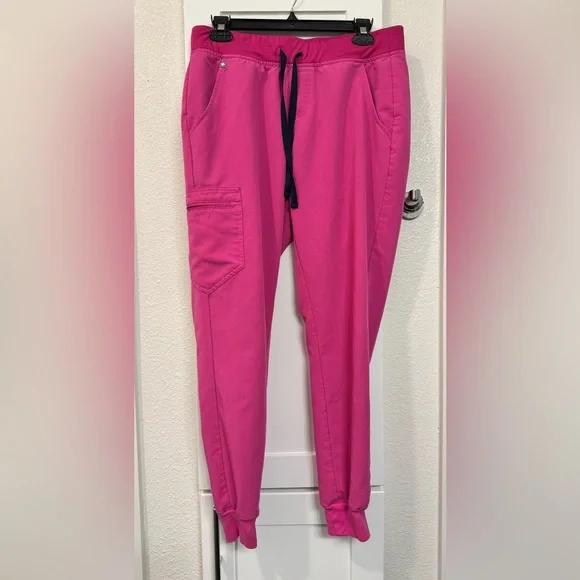 SOLD ✨ FIGS Electric Orchid Scrub Set — Catarina Top + Zamora Joggers (Medium) - Picture 3 of 10